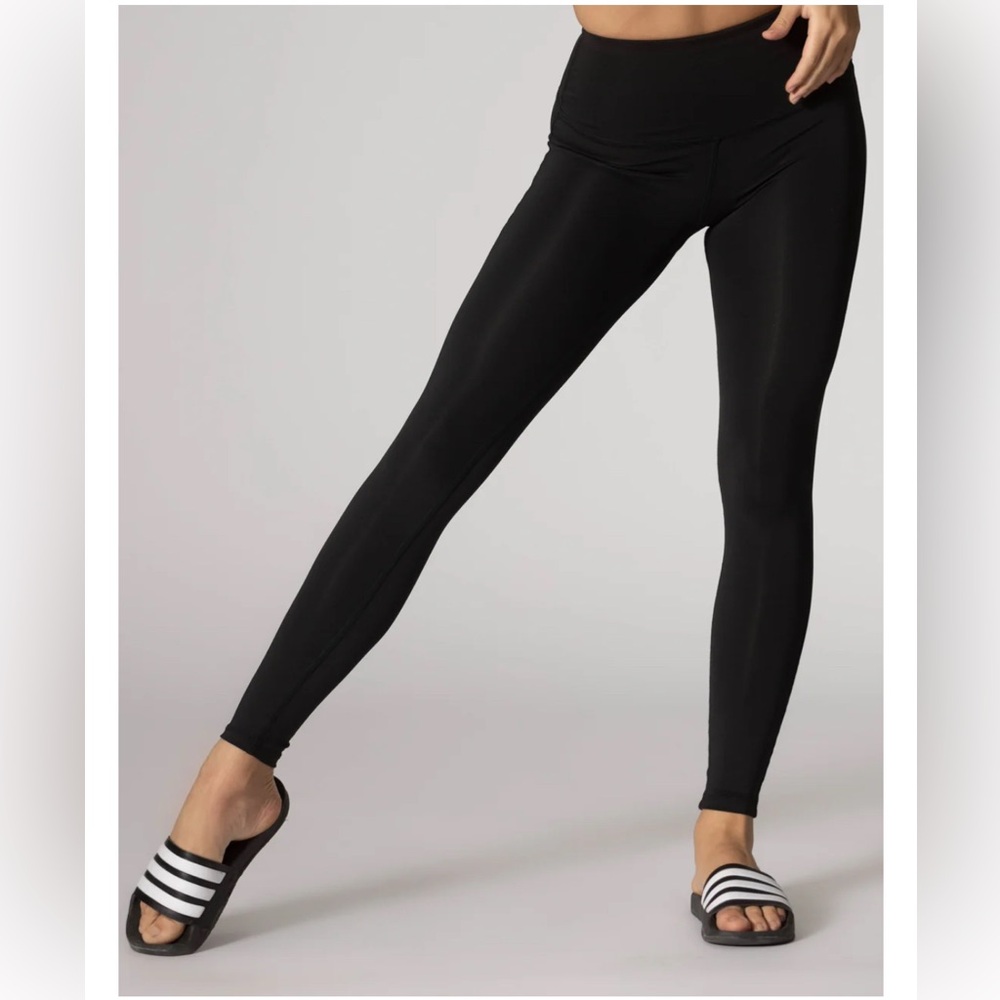 New! 🖤Tiger Friday Radiance Leggings